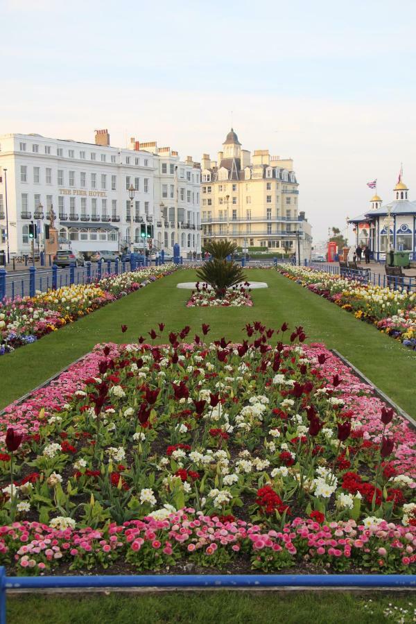 Ravilious Eastbourne Exteriör bild