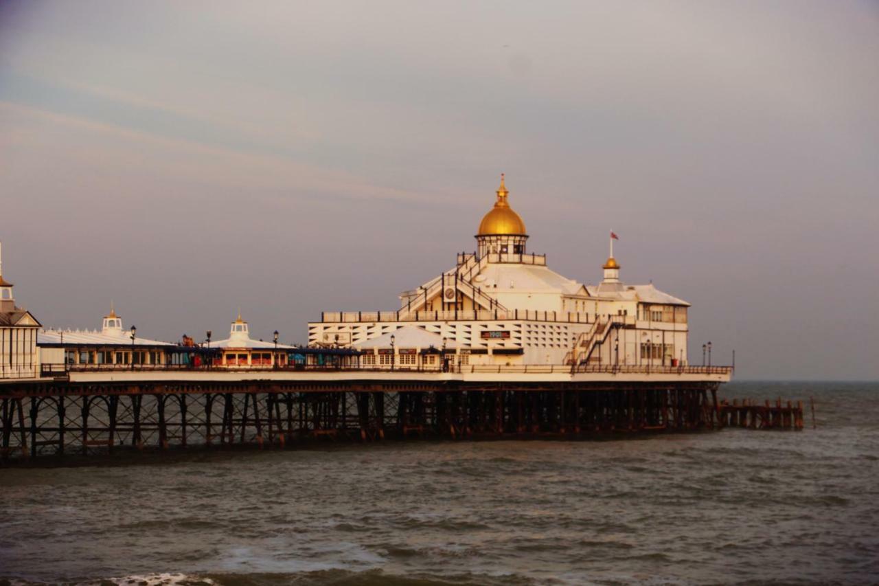Ravilious Eastbourne Exteriör bild